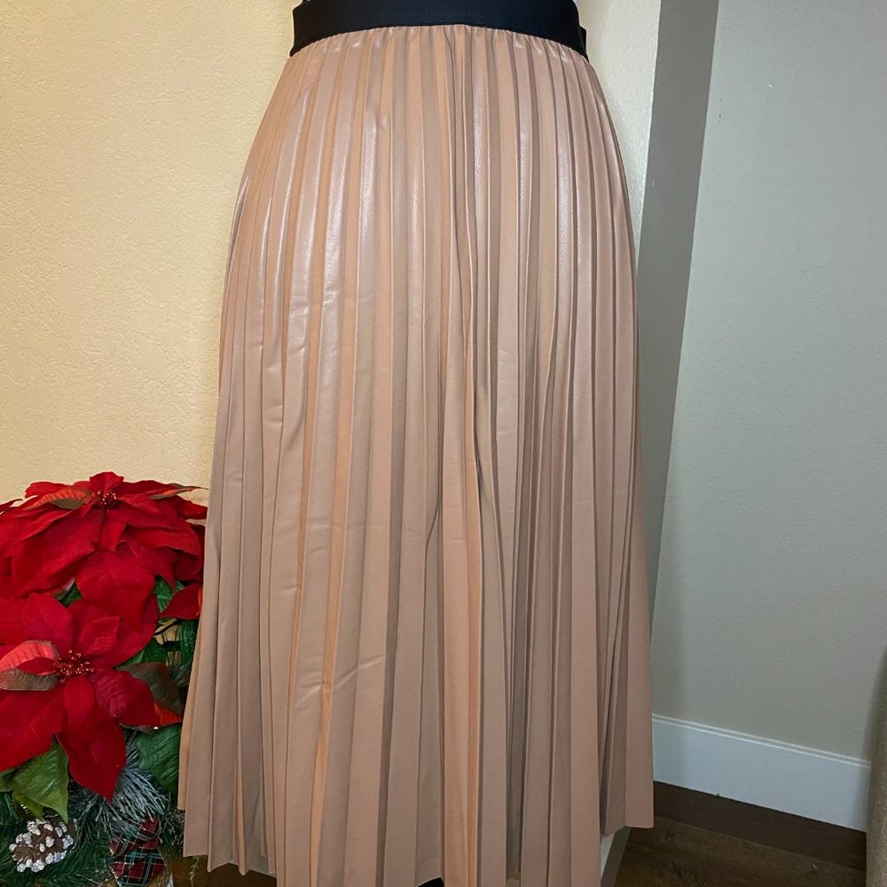 NWT Clavin Klein Faux Leather Skirt